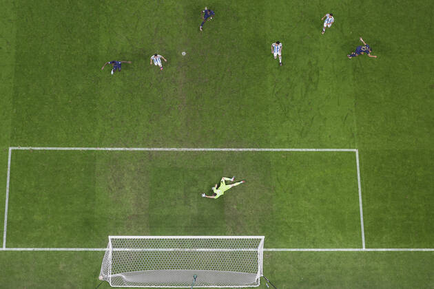 (221218) -- LUSAIER, Dec. 18, 2022 -- Kylian Mbappe (1st R) of France scores during the Final between Argentina and France at the 2022 FIFA World Cup, WM, Weltmeisterschaft, Fussball at Lusail Stadium in Lusail, Qatar, Dec. 18, 2022. ) (SP)QATAR-LUSAIL-2022 WORLD CUP-FINAL-ARG VS FRA LixMing