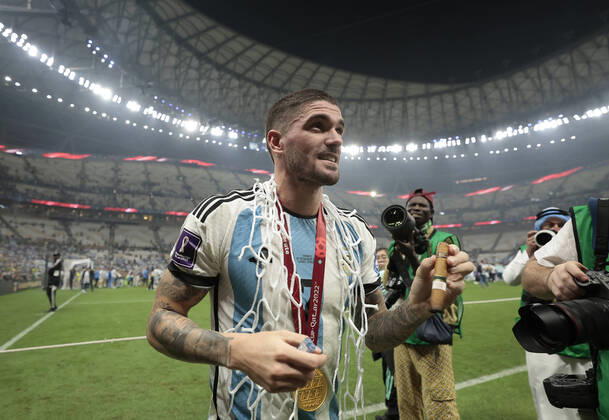 Rodrigo De Paul of Argentina celebrates today, after being world champions in the final of the Qatar 2022 Soccer World Cup between Argentina and France at the Lusail stadium, Qatar, 18 December 2022. Soccer World Cup 2022: Argentina - France !ACHTUNG: NUR REDAKTIONELLE NUTZUNG!  Copyright: xJuanxIgnacioxRoncoronix GR7519 20221218-1098c5e042d66a30640f7dd46d15cae833459379