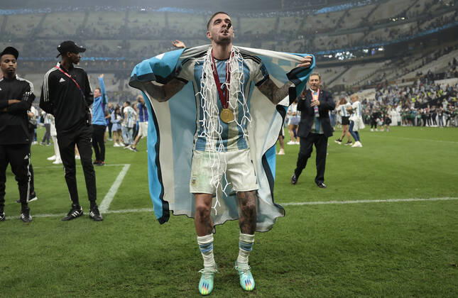Rodrigo De Paul of Argentina celebrates today, after being world champions in the final of the Qatar 2022 Soccer World Cup between Argentina and France at the Lusail stadium, Qatar, 18 December 2022. Soccer World Cup 2022: Argentina - France !ACHTUNG: NUR REDAKTIONELLE NUTZUNG!  Copyright: xJuanxIgnacioxRoncoronix GR7514 20221218-54616145869761458819d2476b9157931f2eaca4