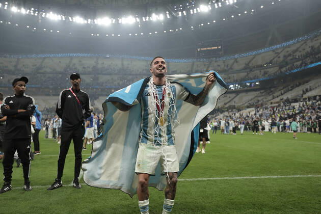 Rodrigo De Paul of Argentina celebrates today, after being world champions in the final of the Qatar 2022 Soccer World Cup between Argentina and France at the Lusail stadium, Qatar, 18 December 2022. Soccer World Cup 2022: Argentina - France !ACHTUNG: NUR REDAKTIONELLE NUTZUNG!  Copyright: xJuanxIgnacioxRoncoronix GR7517 20221218-d77d1577ad3621dad52b752b7023464124c5bb4d