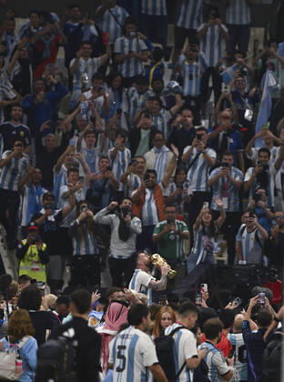 (221218) -- LUSAIER, Dec. 18, 2022 -- Lionel Messi of Argentina celebrates with the trophy in front of the fans after winning the Final between Argentina and France at the 2022 FIFA World Cup, WM, Weltmeisterschaft, Fussball at Lusail Stadium in Lusail, Qatar, Dec. 18, 2022. ) (SP)QATAR-LUSAIL-2022 WORLD CUP-FINAL-ARG VS FRA LixGa