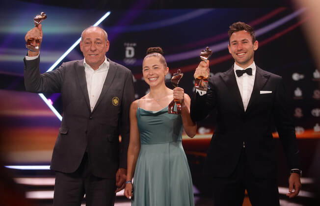 Baden-Baden , Sportler des Jahres 2022 , von links: peter Fischer Gina Lückenkemper Niklas Kaul