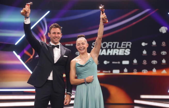 Bilder des Jahres 2022, Sport 12 Dezember Sport Themen der Woche KW50 Baden-Baden , Sportler des Jahres 2022 , von links: Gina Lückenkemper Niklas Kaul