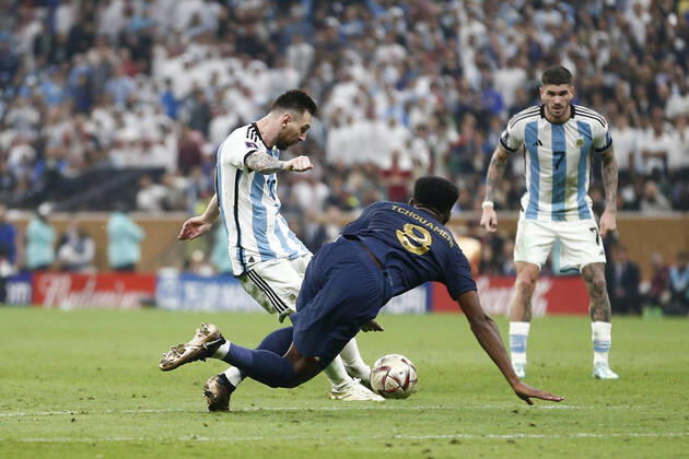 LUSAIL, QATAR - DECEMBER 18: Player of Argentina Lionel Messi shoots the ball during the FIFA World Cup, WM, Weltmeisterschaft, Fussball Qatar 2022 Final match between Argentina and France at Lusail Stadium on December 18, 2022 in Lusail, Qatar. (Photo by Florencia Tan Jun PxImages Icon Sportwire) SOCCER: DEC 18 FIFA World Cup Final - France v Argentina Icon2212181572