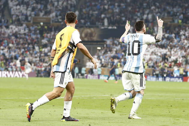 LUSAIL, QATAR - DECEMBER 18: Player of Argentina Lionel Messi celebrates with his teammates after scoring a goal during the FIFA World Cup, WM, Weltmeisterschaft, Fussball Qatar 2022 Final match between Argentina and France at Lusail Stadium on December 18, 2022 in Lusail, Qatar. (Photo by Florencia Tan Jun PxImages Icon Sportwire) SOCCER: DEC 18 FIFA World Cup Final - France v Argentina Icon2212181586