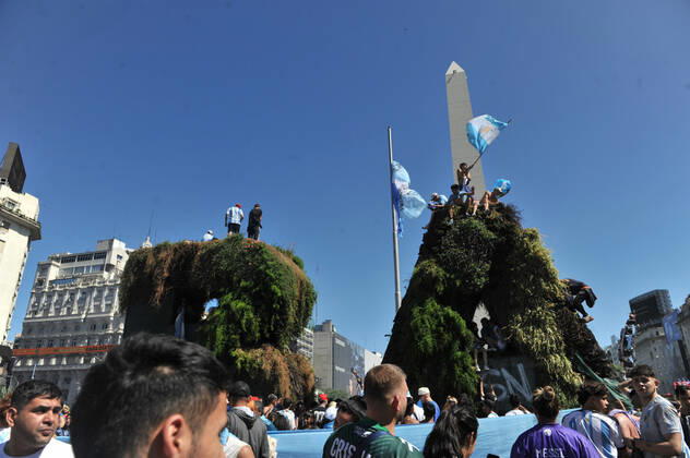 Football Football - Finale de la Coupe du monde de la FIFA Qatar 2022 - Fans à Buenos Aires - Buenos Aires, Argentine - 18 dà cembre 2022 Les fans argentins cà lebrent leur victoire dans la Coupe du monde. FOOTBALL : Coupe du Monde de la FIFA - Qatar 2022 - Les supporters à Buenos Aires - 18 12 2022 JaimeOlivos Panoramic