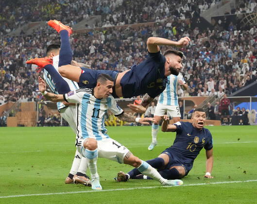 Sport Themen der Woche KW50 QAT, WM FIFA 2022, Finale, Argentinien vs Frankreich 18.12.2022, Lusail Iconic Stadium, Doha, QAT, WM FIFA 2022, Finale, Argentinien vs Frankreich, im Bild Argentina s midfielder Angel Di Maria , France s forward Olivier Giroud , France s forward Kylian Mbappe .