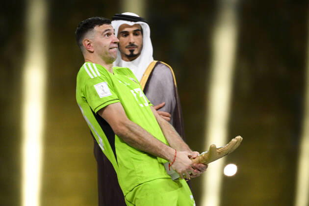 trophee du meilleur gardien pour MARTINEZ Emiliano (ARG) FOOTBALL : Argentine vs france - Finale - Coupe du Monde Qatar 2022 - 18 12 2022 JBAutissier Panoramic