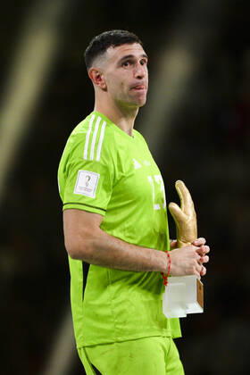 trophee du meilleur gardien pour MARTINEZ Emiliano (ARG) FOOTBALL : Argentine vs france - Finale - Coupe du Monde Qatar 2022 - 18 12 2022 JBAutissier Panoramic
