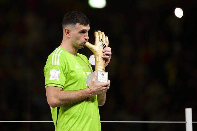 trophee du meilleur gardien pour MARTINEZ Emiliano (ARG) FOOTBALL : Argentine vs france - Finale - Coupe du Monde Qatar 2022 - 18 12 2022 JBAutissier Panoramic