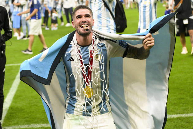Joie des joueurs de l equipe de l Argentine DE PAUL Rodrigo (ARG) avec le cigare FOOTBALL : Argentine vs france - Finale - Coupe du Monde Qatar 2022 - 18 12 2022 JBAutissier Panoramic 