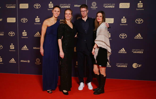 Baden-Baden , Sportler des Jahres 2022 , von links: Xenia Smits Danick Snelder Markus Gaugisch Lena Backhaus ( SG BBM Bietigheim )