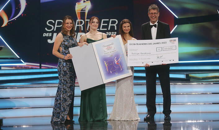 Baden-Baden , Sportler des Jahres 2022 , Trainerin des Jahres , von links: <Miriam Welte Margarita Kolosov Julia Raskina Thomas Weikert