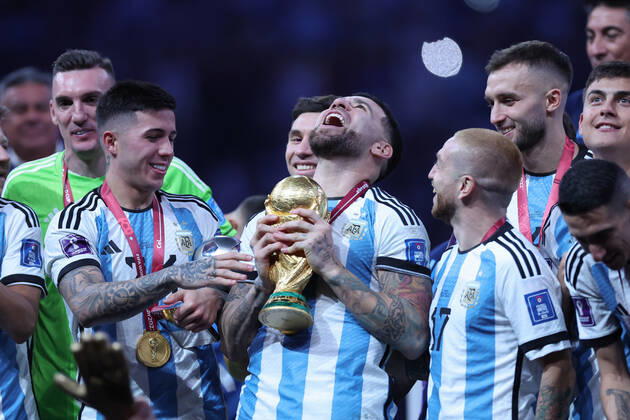 December 18, 2022, DOHA, QATAR: DOHA, CATAR, 18.12.2022 - ARGENTINA-FRANo¡A - O meio-campista argentino nº 07 Rodrigo De Paul comemora apo³s a cerimo nia de premiaoÂßo£o depois de vencer a final da Copa do Mundo de futebol Qatar 2022 entre Argentina e FranoÂßa no Lusail Stadium em Lusail, norte de Doha em 18 de dezembro de 2022. A Argentina venceu na disputa de poªnaltis. DOHA QATAR - ZUMAv122 20221218_zap_v122_276 Copyright: xWilliamxVolcovx