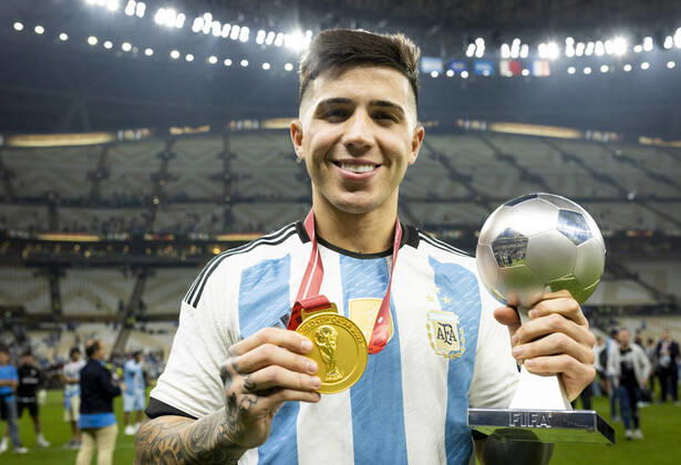 Doha, Qatar. 18th Dec, 2022. Enzo Fernandez of Argentina Best Young Player of the Tournament Award (Silver Soccer Cup) after the FIFA World Cup, WM, Weltmeisterschaft, Fussball Qatar 2022 Final match Argentina - France Final Match Argentinien - Frankreich World Cup 2022 in Qatar 18.12.2022