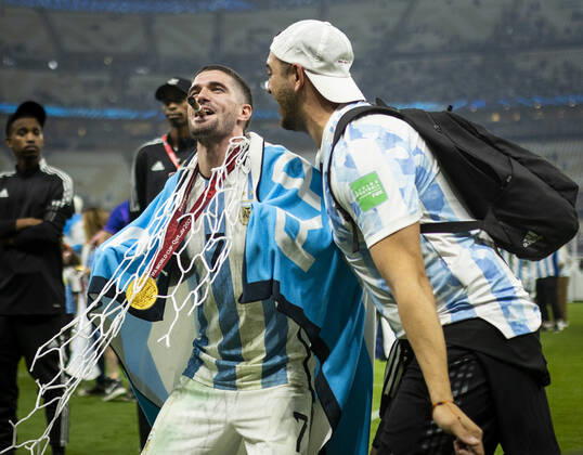 Doha, Qatar. 18th Dec, 2022. Rodrigo de Paul (Arg) celebrates the World Cup title with a cigar in his mouth Argentina - France Final Match Argentinien - Frankreich World Cup 2022 in Qatar 18.12.2022