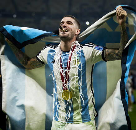 Doha, Qatar. 18th Dec, 2022. Rodrigo de Paul (Arg) celebrates the World Cup title with a cigar in his mouth Argentina - France Final Match Argentinien - Frankreich World Cup 2022 in Qatar 18.12.2022