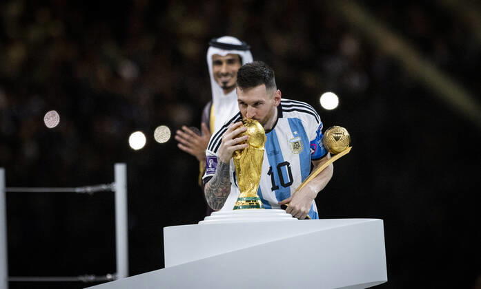 Doha, Qatar. 18th Dec, 2022. Lionel Messi (Arg) with his best player trophy kisses World Cup 2022 trophy Argentina - France Final Match Argentinien - Frankreich World Cup 2022 in Qatar 18.12.2022