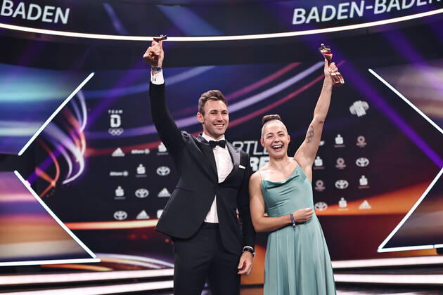 Niklas Kaul und Gina Lückenkemper, Leichtathletik, während der Veranstaltung Sportler des Jahres 2022 in Baden-Baden; 18 12 2022 -