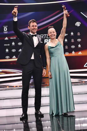 Niklas Kaul und Gina Lückenkemper, Leichtathletik, während der Veranstaltung Sportler des Jahres 2022 in Baden-Baden; 18 12 2022 -