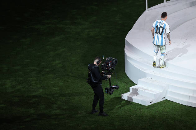 The Final : FIFA World Cup, WM, Weltmeisterschaft, Fussball 18 December 2022, Lusail City - FIFA World Cup Qatar 2022 - Final - Argentina v France - Lionel Messi of Argentina is filmed as he walks up the stairs of the stage to collect the trophy - Photo: Charlotte Wilson Offside. Doha Qatar Copyright: xCharlottexWilsonx xOffsidexOffside