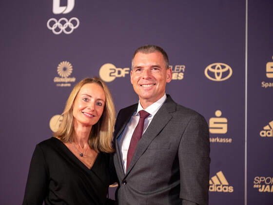 Andre Schmidt, Toyotja Deutschland, mit Ehefrau Sportler des Jahres, Verleihung der Ehrung im Jahre 2022, 18.12.2022, Eibner-Pressefoto Sascha Walther Sportler des Jahres, Verleihung der Ehrung im Jahre 2022, 18.12.2022 Baden-Baden Copyright: xEibner-Pressefotox EP_EER