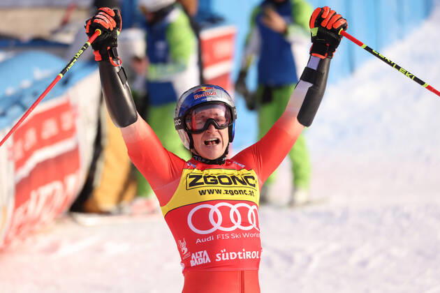 Bilder des Jahres 2022, Sport 12 Dezember Sport Themen der Woche KW51 Sport Bilder des Tages ALPINE SKIING - FIS WC Alta Badia ALTA BADIA,ITALY,19.DEC.22 - ALPINE SKIING - FIS World Cup, giant slalom, men. Image shows the rejoicing of Marco Odermatt (SUI).  GEPAxpictures xPatrickxSteiner
