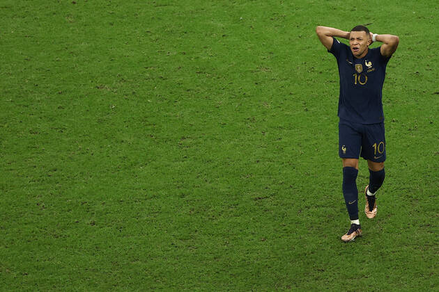 The Final : FIFA World Cup, WM, Weltmeisterschaft, Fussball 18 December 2022, Lusail City - FIFA World Cup Qatar 2022 - Final - Argentina v France - Kylian Mbappe of France reacts after missing a chance - Photo: Charlotte Wilson Offside. Doha Qatar Copyright: xCharlottexWilsonx xOffsidexOffside