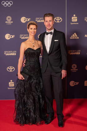 Roger Kluge (Radsportler) mit Ehefrau Judith Kluge, Sportler des Jahres, Verleihung der Ehrung im Jahre 2022, 18.12.2022, Eibner-Pressefoto Sascha Walther Sportler des Jahres, Verleihung der Ehrung im Jahre 2022, 18.12.2022 Baden-Baden Copyright: xEibner-Pressefotox EP_EER
