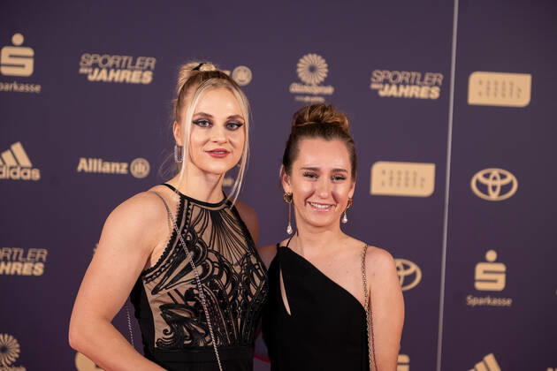 Lea Sophie Friedrich (links, Bahnrad Sprinterin, Welt- und Europameisterin Keirin und Teamsprint), Lea Lin Teutenberg (Bahnrad, rechts), Sportler des Jahres, Verleihung der Ehrung im Jahre 2022, 18.12.2022, Eibner-Pressefoto Sascha Walther Sportler des Jahres, Verleihung der Ehrung im Jahre 2022, 18.12.2022 Baden-Baden Copyright: xEibner-Pressefotox EP_EER
