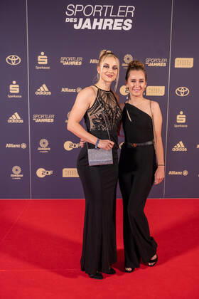 Lea Sophie Friedrich (links, Bahnrad Sprinterin, Welt- und Europameisterin Keirin und Teamsprint), Lea Lin Teutenberg (Bahnrad, rechts), Sportler des Jahres, Verleihung der Ehrung im Jahre 2022, 18.12.2022, Eibner-Pressefoto Sascha Walther Sportler des Jahres, Verleihung der Ehrung im Jahre 2022, 18.12.2022 Baden-Baden Copyright: xEibner-Pressefotox EP_EER