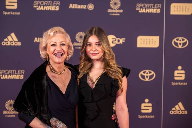 Marika Kilius mit Melanie Schäfer, Sportler des Jahres, Verleihung der Ehrung im Jahre 2022, 18.12.2022, Eibner-Pressefoto Sascha Walther Sportler des Jahres, Verleihung der Ehrung im Jahre 2022, 18.12.2022 Baden-Baden Copyright: xEibner-Pressefotox EP_EER