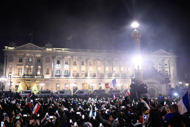 Rassemblement de l equipe de France a la Place de la Concorde - Ambiance FOOTBALL : Rassemblement de l equipe de France - Paris - 19 12 2022 FedericoPestellini Panoramic 