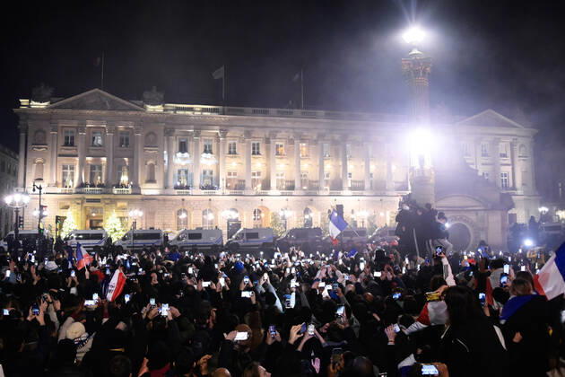 Rassemblement de l equipe de France a la Place de la Concorde - Ambiance FOOTBALL : Rassemblement de l equipe de France - Paris - 19 12 2022 FedericoPestellini Panoramic