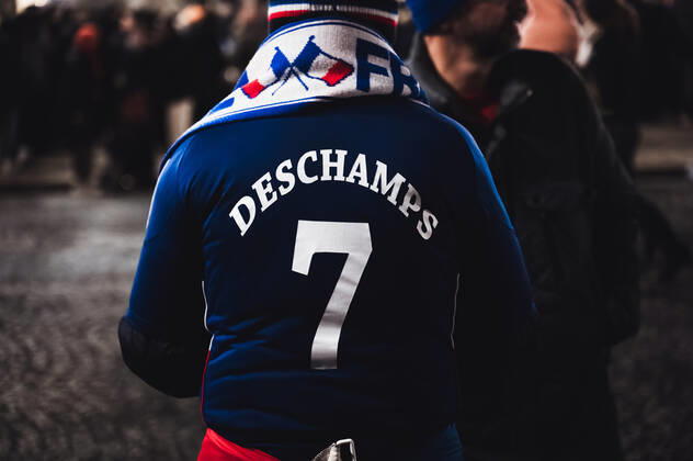French Football Team Fans Greet The Players On The Place De La Concorde In Paris A French football team fan wearing a Deschamps jersey on the Place de la Concorde to welcome the players on the balcony of the Crillon hotel after their return from Qatar after their defeat against Argentina in the World Cup final in Paris on December 19, 2022. Paris France  Copyright: xSamuelxBoivinx originalFilename:boivin-frenchfo221219_npR3f.jpg