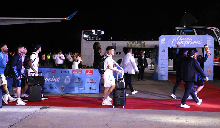 December 20, 2022, ciudad Autonoma, Buenos aires, Argentina: Argentina world champion of the Qatar cup 2022 arrived in argentina at the ezeiza airport ciudad Autónoma Argentina - ZUMAc230 0196964884st Copyright: xVirginiaxChailex