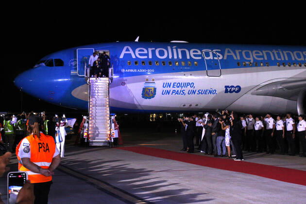 December 18, 2022, ciudad Autonoma, Buenos aires, Argentina: Argentina world champion of the Qatar cup 2022 arrived in argentina at the ezeiza airport ciudad Autónoma Argentina - ZUMAc230 0196964887st Copyright: xVirginiaxChailex