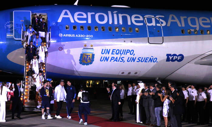 December 20, 2022, ciudad Autonoma, Buenos aires, Argentina: Argentina world champion of the Qatar cup 2022 arrived in argentina at the ezeiza airport ciudad Autónoma Argentina - ZUMAc230 0196964973st Copyright: xVirginiaxChailex