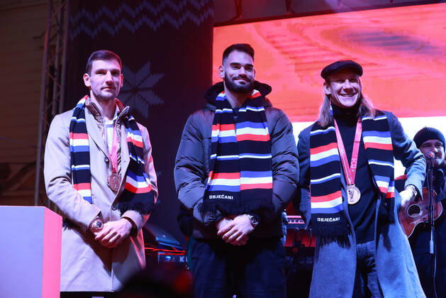 PXL_CRO football players welcome ceremony Welcome ceremony for the Croatian national team, Nationalteam players Domagoj Vida, Ivica Ivusic and Borna Barisic after Croatia won bronze medal at the 2022 FIFA World Cup, WM, Weltmeisterschaft, Fussball in Qatar; in Osijek; Croatia; DavorxJavorovic PIXSELL