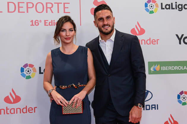 December 20, 2022, MADRID, MADRID, SPAIN: Koke Resurreccion, football player of Atletico de Madrid and his girlfriend, Beatriz Espejel, pose for a photo during the 16th edition of the As Sports Awards at The Westin Palace on December 20, 2022 in Madrid, Spain. MADRID SPAIN - ZUMAa181 20221220_zaa_a181_062 Copyright: xIrinaxR.xHipolitox