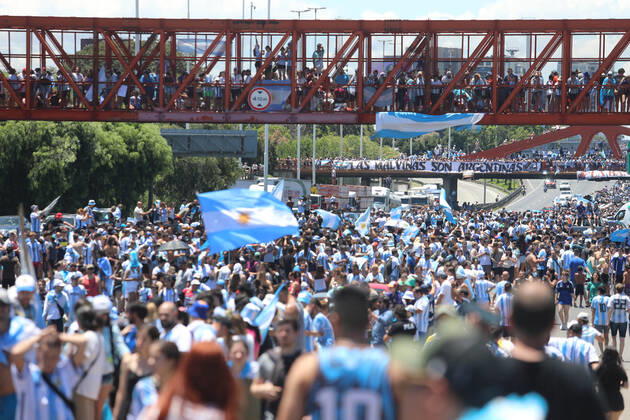 December 20, 2022, Buenos Aires, Argentina: The World Cup 2022 winning Argentine football team arrive back home to a welcome from hundreds of thousands of fans for a victory parade in Buenos Aires. Buenos Aires Argentina - ZUMAs180 20221220_zbp_s180_003 Copyright: xClaudioxSantistebanx
