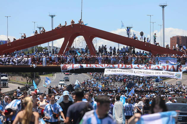 December 20, 2022: World Cup 2022: Argentina s victory parade in Buenos Aires. The victorious Argentine football team arrive back in Buenos Aires to a welcome from hundreds of thousands of fans. - ZUMAs180 0197019962st Copyright: xClaudioxSantistebanx