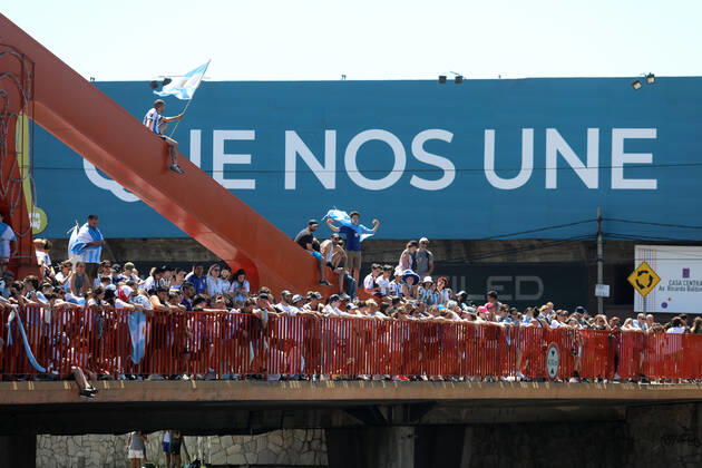 December 20, 2022: World Cup 2022: Argentina s victory parade in Buenos Aires. The victorious Argentine football team arrive back in Buenos Aires to a welcome from hundreds of thousands of fans. - ZUMAs180 0197020021st Copyright: xClaudioxSantistebanx