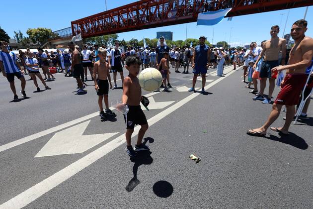 December 20, 2022: World Cup 2022: Argentina s victory parade in Buenos Aires. The victorious Argentine football team arrive back in Buenos Aires to a welcome from hundreds of thousands of fans. - ZUMAs180 0197020042st Copyright: xClaudioxSantistebanx