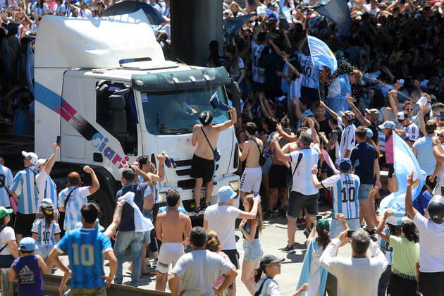 December 20, 2022: World Cup 2022: Argentina s victory parade in Buenos Aires. The victorious Argentine football team arrive back in Buenos Aires to a welcome from hundreds of thousands of fans. - ZUMAs180 0197020043st Copyright: xClaudioxSantistebanx