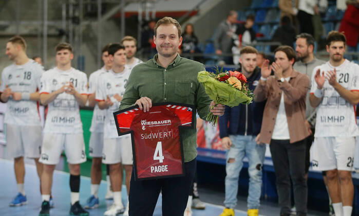 Bilder des Jahres 2022, Sport 12 Dezember Sport Themen der Woche KW51 Bietigheim , DHB-Pokal Achtelfinale , SG BBM Bietigheim vs. THW Kiel , Veraschiedung Patrick Rentschler ( BBM )