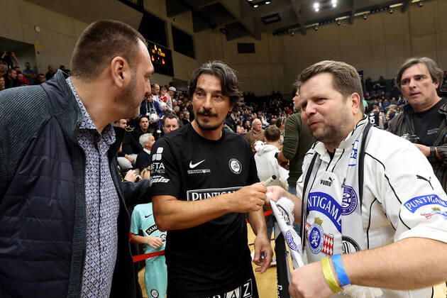 SOCCER - Lions Benefiz Turnier GRAZ,AUSTRIA,27.DEC.22 - SOCCER - Lions Benefiz Legenden Hallenfussball Turnier. Image shows Andreas Cretnik, Ivo Vastic (Sturm) and Oliver Wieser.  GEPAxpictures xHansxOberlaender