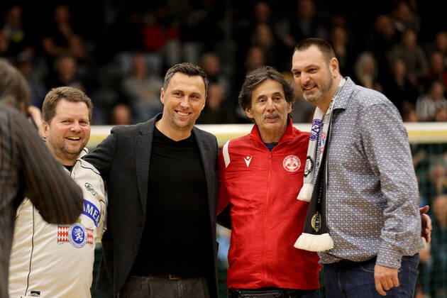 SOCCER - Lions Benefiz Turnier GRAZ,AUSTRIA,27.DEC.22 - SOCCER - Lions Benefiz Legenden Hallenfussball Turnier. Image shows Oliver Wieser, Christian Gratzei, Savo Ekmecic and Andreas Crestnik.  GEPAxpictures xHansxOberlaender