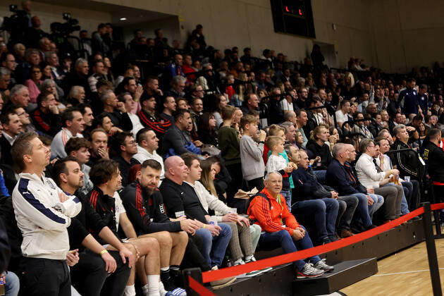 SOCCER - Lions Benefiz Turnier GRAZ,AUSTRIA,27.DEC.22 - SOCCER - Lions Benefiz Legenden Hallenfussball Turnier. Image shows fans.  GEPAxpictures xHansxOberlaender