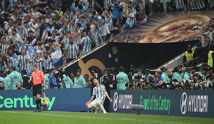 Fussball, Herren, Saison 2022 23, WM in Katar, Finale, Argentinien - Frankreich (2:2, 3:3 n. V, 4:2 i. E.) im Lusail Iconic Stadium in Lusail, Lionel Messi (Argentinien), Jubel nach Tor zum 3:2, 18.12. 2022, Copyright: xMatthiasxKochx